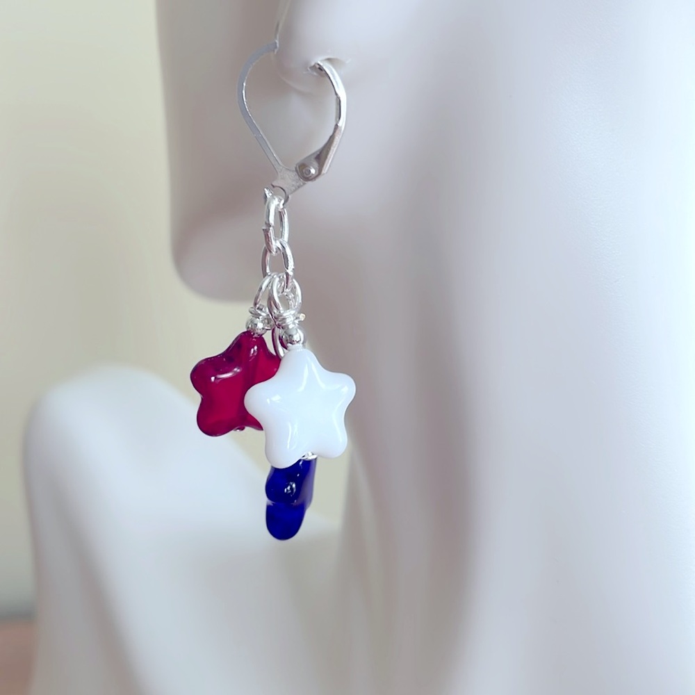 HAND CRAFTED RED WHITE & BLUE STAR EARRINGS - Picture 4 of 12